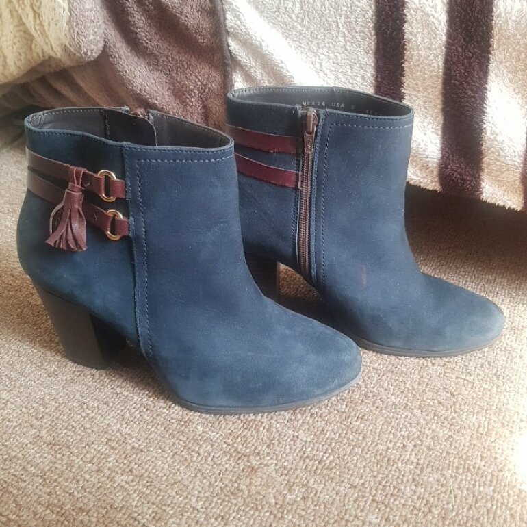 Botin azul marino tacon cafe Flexi de segunda mano - GoTrendier