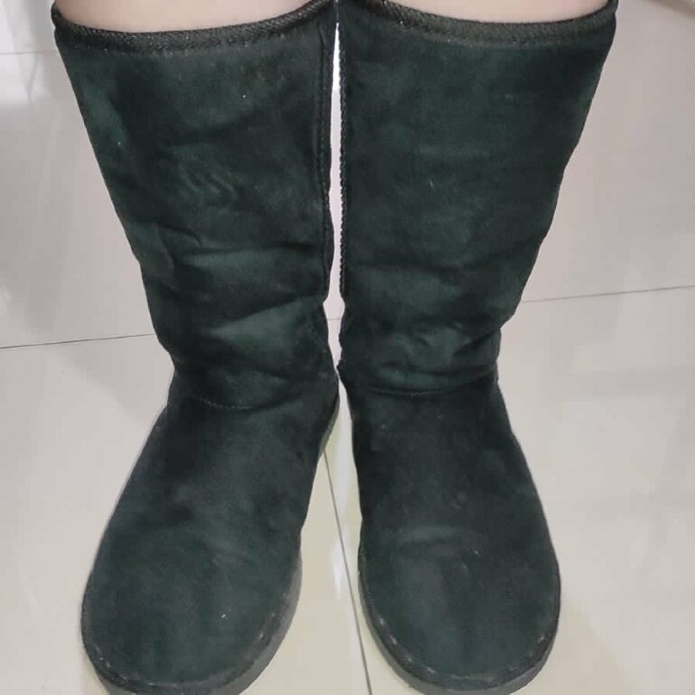 Botas negras tipo UGG(int:borrega) de Otras marcas de segunda mano -  GoTrendier