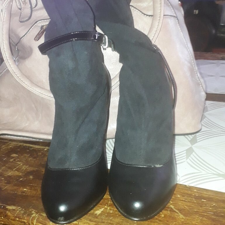 Zapatillabota tacon de aguja de Andrea de segunda mano - GoTrendier