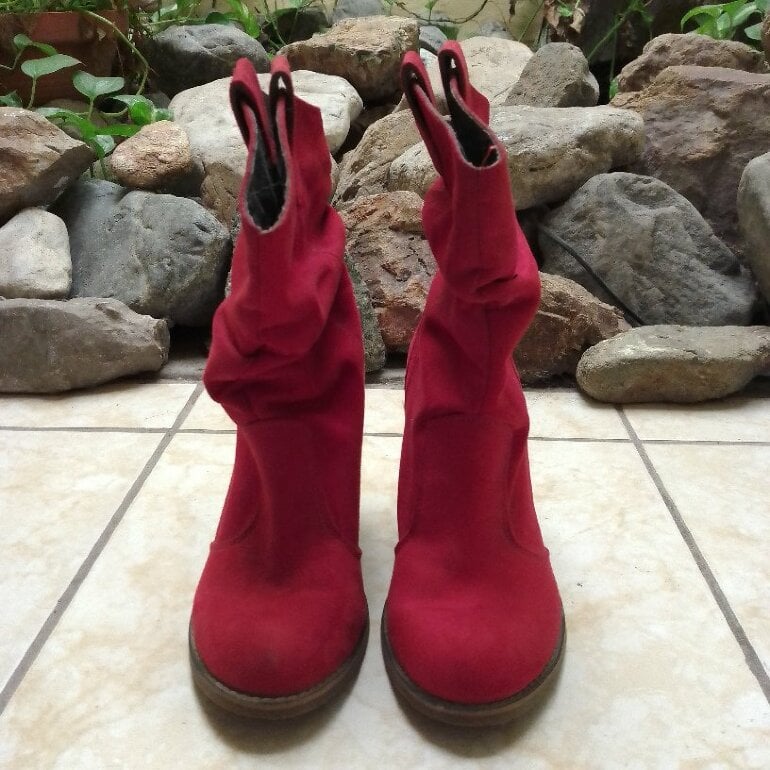 Botas rojas de gamuza de Cuidado Con El Perro de segunda mano - GoTrendier