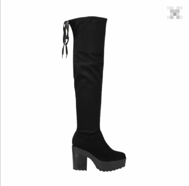BOTAS ALTAS COLOR NEGRO CON TACON de Sao Paulo de segunda mano - GoTrendier