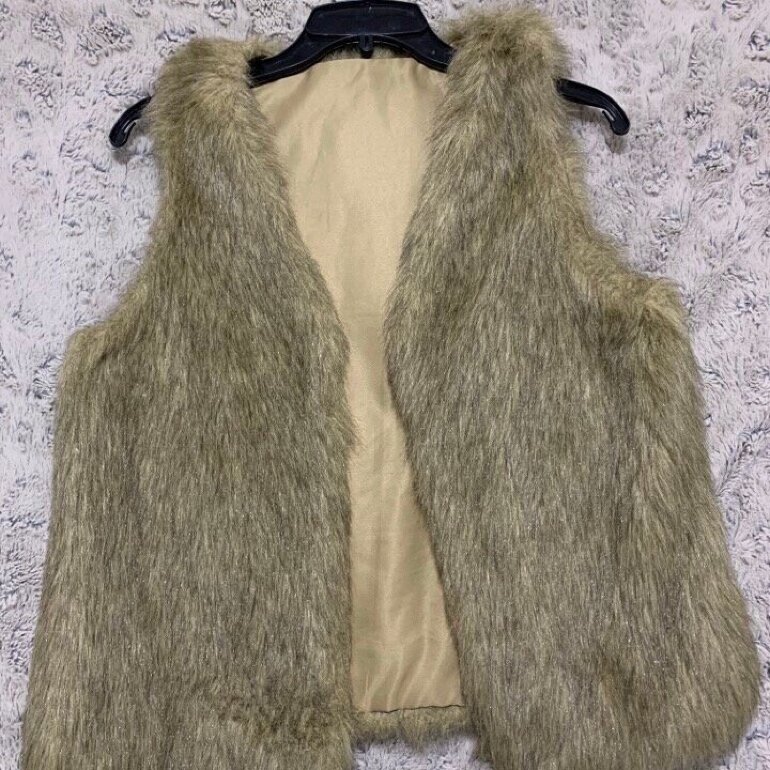 Chaleco con peluche artificial 💕 de Shein de segunda mano - GoTrendier