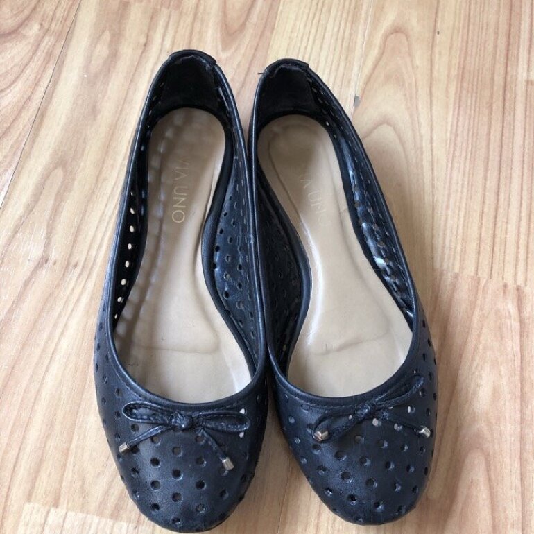 Zapatos flats negros de Via Uno de segunda mano - GoTrendier