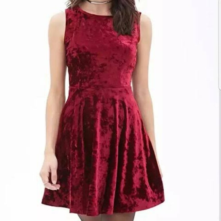 Vestido Corto Con Espalda Abierta Y Mangas En Terciopelo – ItGirl Moda