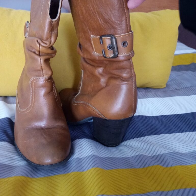 Botines tipo vaquero camel de Andrea de segunda mano - GoTrendier