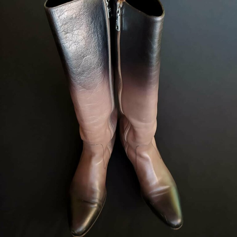 Botas Prada tipo ecuestre de segunda mano - GoTrendier