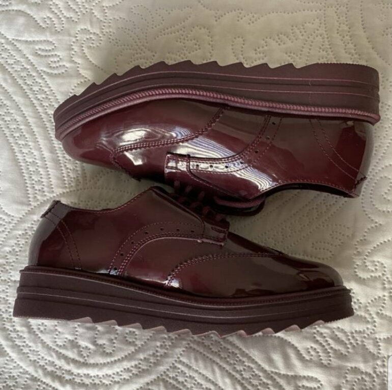 Zapatos tipo Oxford color vino. No. 24.5 de Capa de Ozono de segunda mano -  GoTrendier