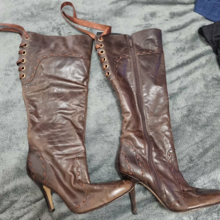 Botas largas cafe de Andrea de segunda mano - GoTrendier