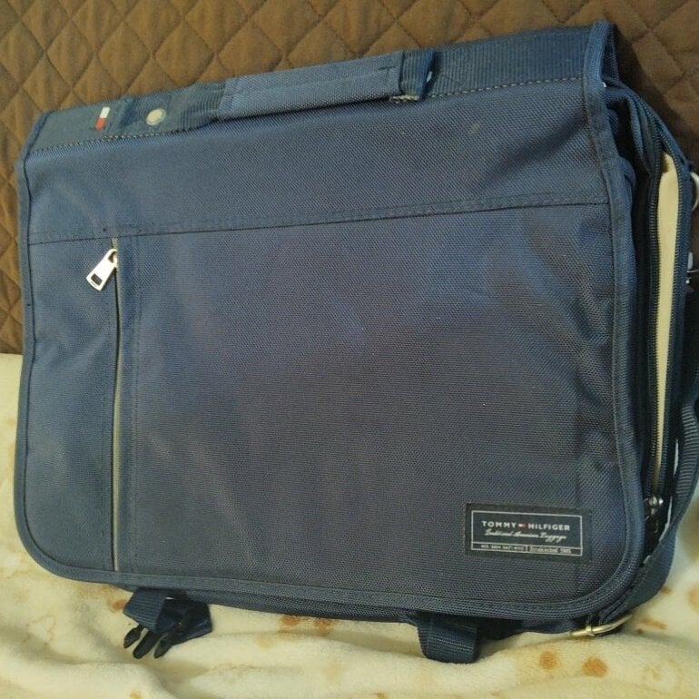 Maletin porta laptop Tommy de Tommy Hilfiger de segunda mano - GoTrendier