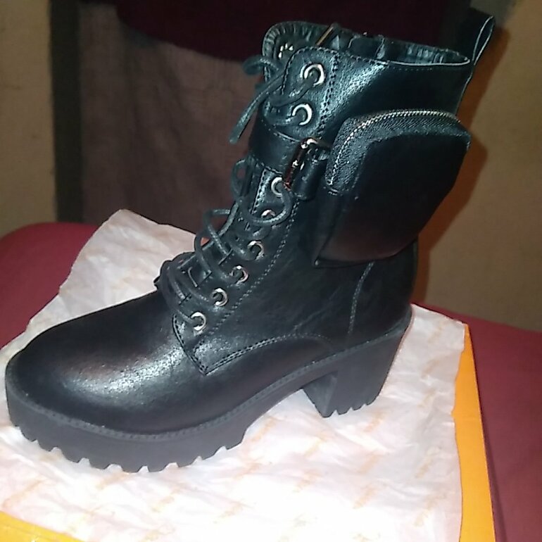 Botines con bolsita de Forever 21 de segunda mano - GoTrendier