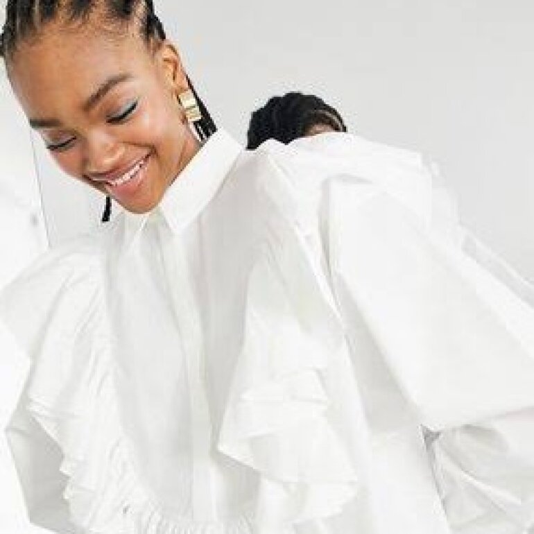 Blusa de olanes blanca Zara de segunda mano - GoTrendier