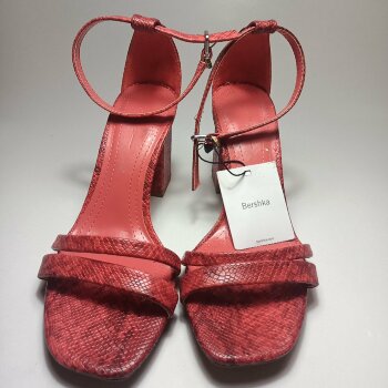 Sandalias Bershka Rojas de segunda mano - GoTrendier