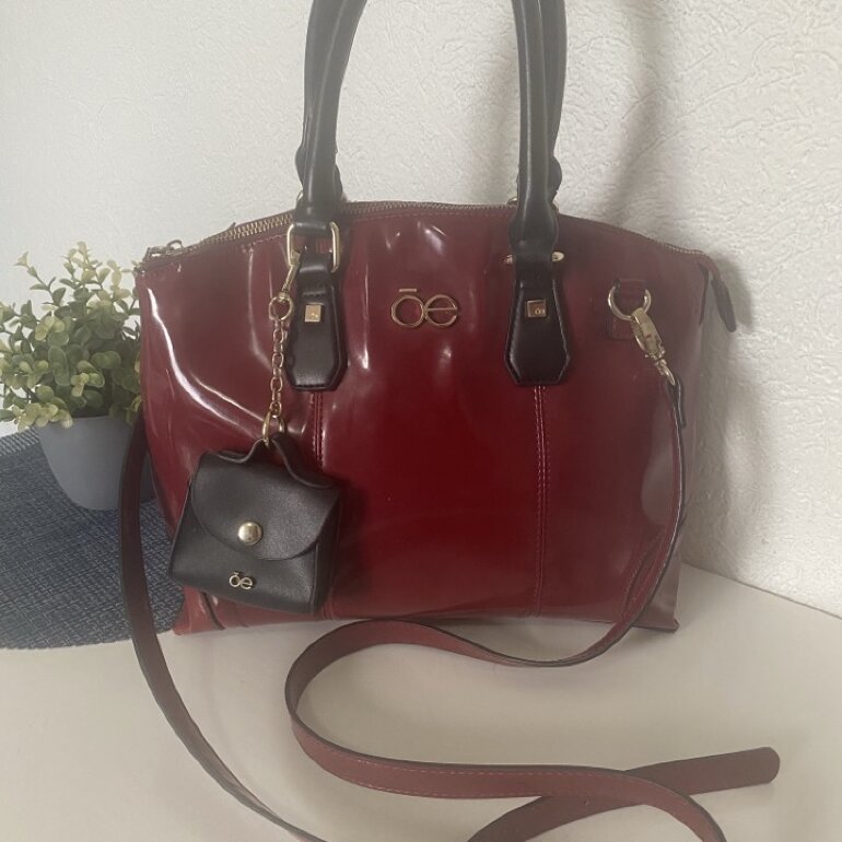 Hermosa bolsa marca CLOE color vino de Clōe de segunda mano - GoTrendier