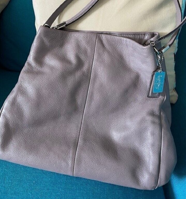 Bolsa Coach Nueva color Lila de segunda mano - GoTrendier