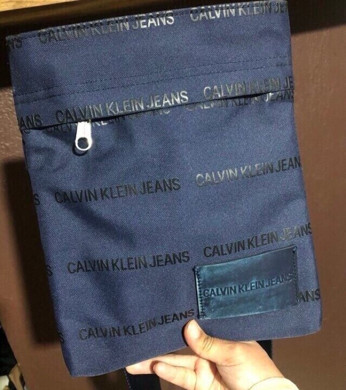 Bolsa tipo mariconera Calvin klein de segunda mano - GoTrendier