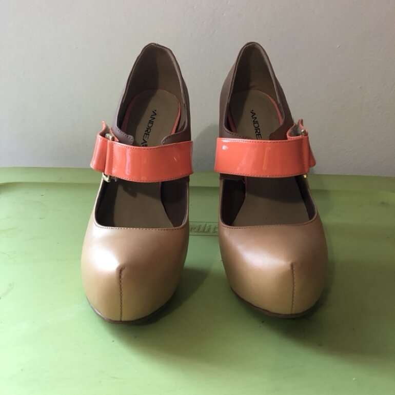Zapatillas nude con café de Andrea de segunda mano - GoTrendier