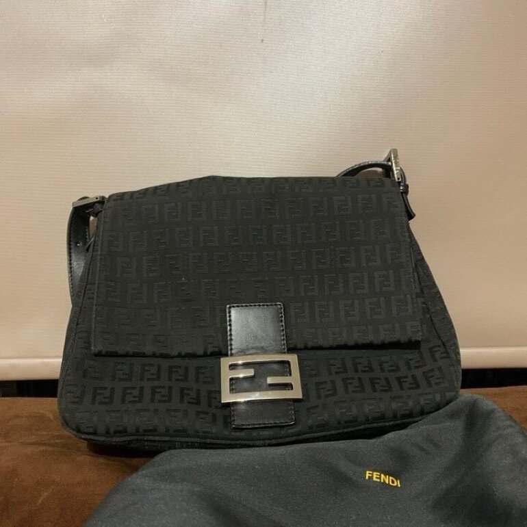 Bolsa Negra fendi de segunda mano - GoTrendier