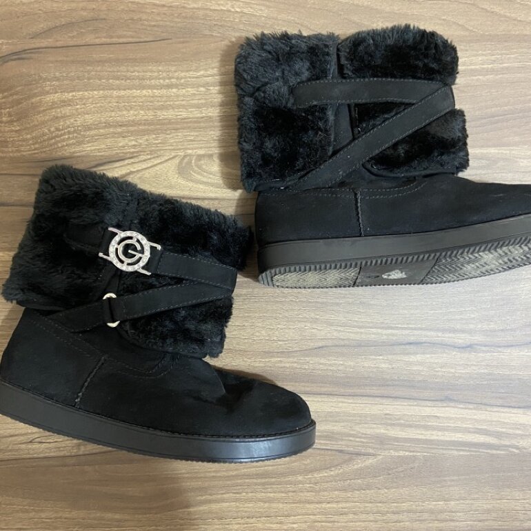Botas Guess negras Peluche de segunda mano - GoTrendier