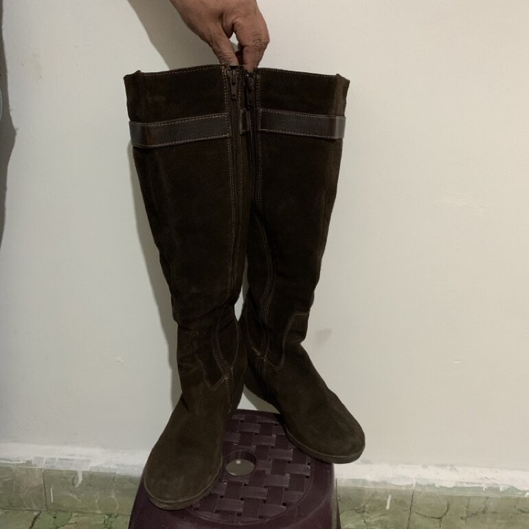Botas gamuza café de Suburbia de segunda mano - GoTrendier