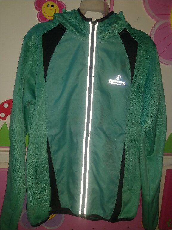Sudadera antireflejante verde de Prokennex de segunda mano - GoTrendier
