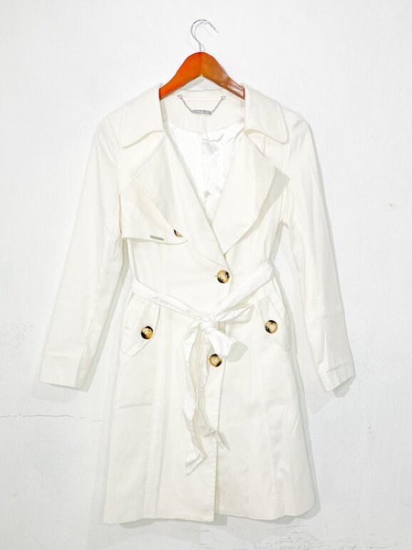 Gabardina Studio F color hueso de segunda mano - GoTrendier