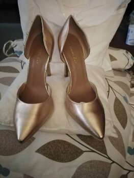 Zapatillas de fiesta doradas de Ferruzi de segunda mano - GoTrendier