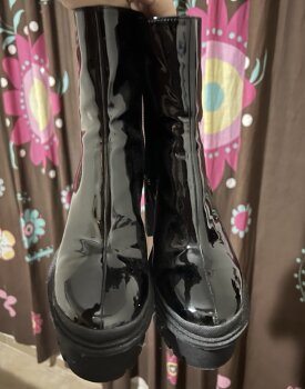 Botas de charol Bershka de segunda mano - GoTrendier