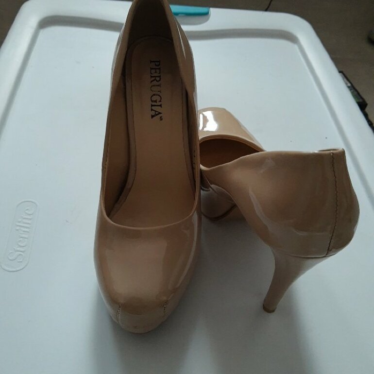 Tacones nude charol de Perugia de segunda mano - GoTrendier