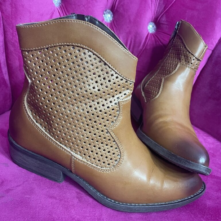 Botines estilo vaquero (Dama) de Andrea de segunda mano - GoTrendier