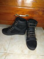 Botas con tacón escondido de JLO de segunda mano - GoTrendier