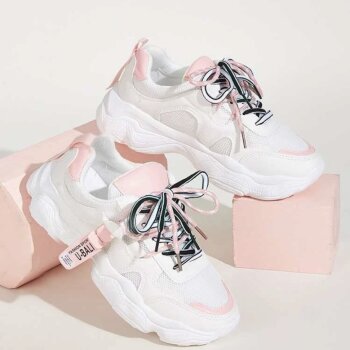 Tenis de suela gruesa con doble agujeta de Shein de segunda mano