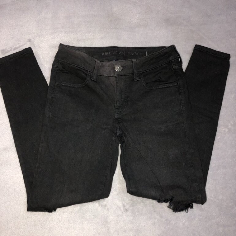 Jeans negros American Eagle de American Eagle Outfitters de segunda mano -  GoTrendier