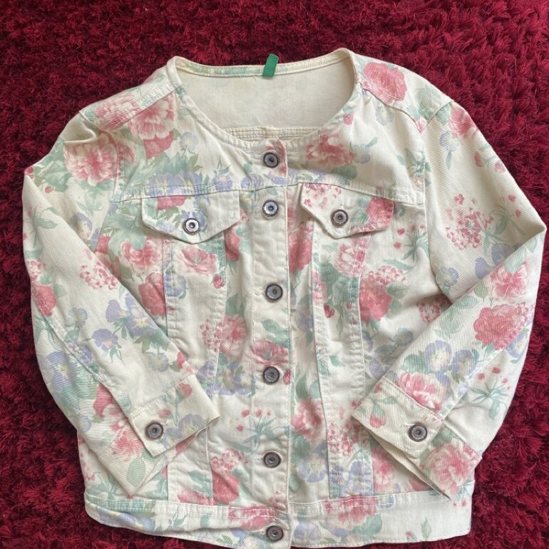 Chamarra United Colors of Benetton de segunda mano - GoTrendier
