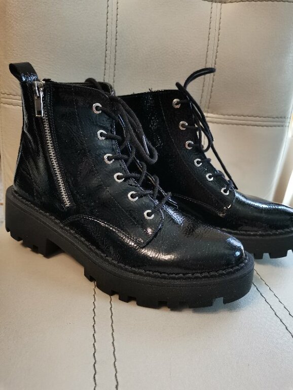 Botin Charol Refill de segunda mano - GoTrendier
