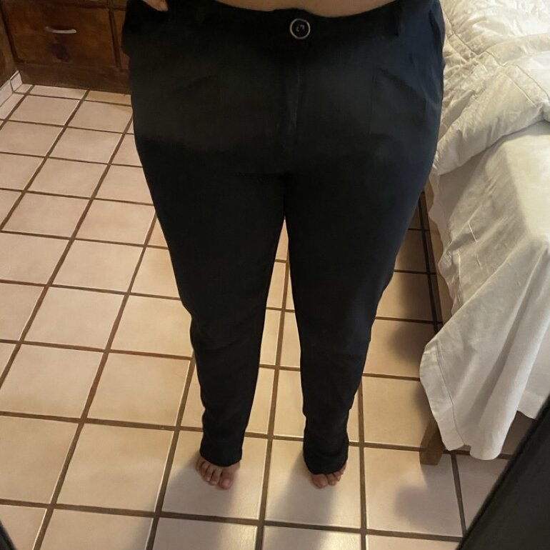 PANTALÓN PINZAS NEGRO ENTUBADO de Beta House Jeans de segunda mano -  GoTrendier