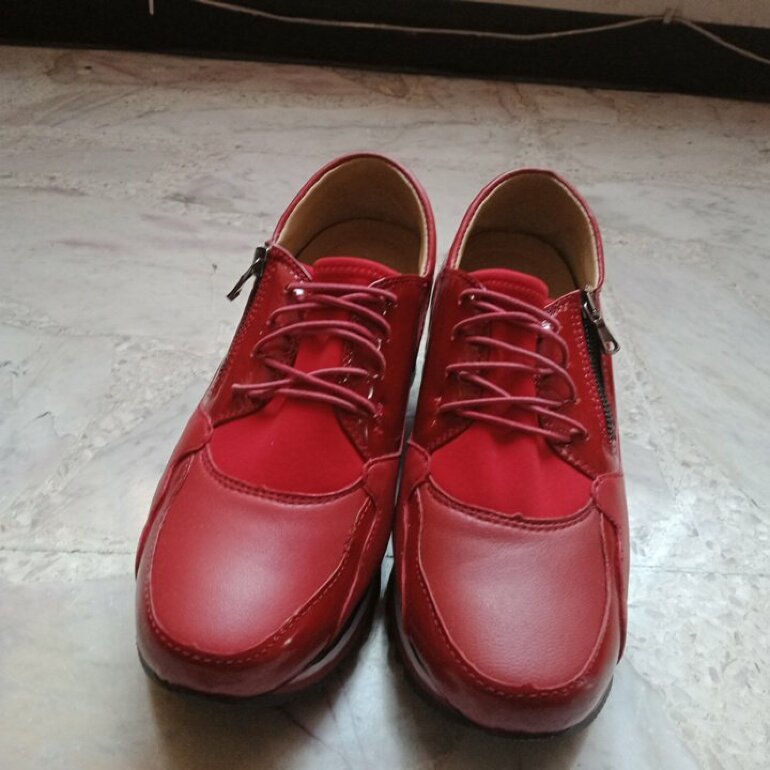 Tenis rojos plataforma de Onena de segunda mano - GoTrendier