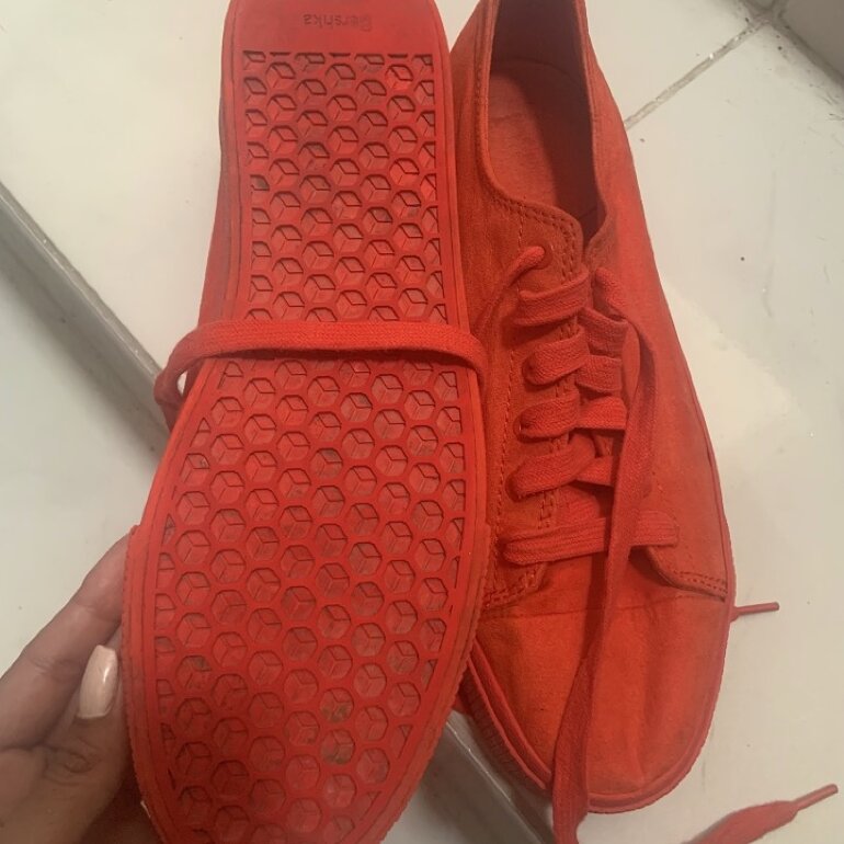 Tenis casuales rojos de Bershka de segunda mano GoTrendier