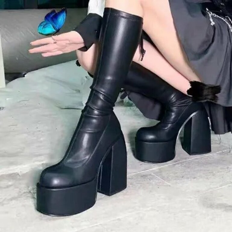Botas largas de plataformas (botas wolf) de Shein de segunda mano -  GoTrendier
