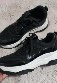Tenis casuales Bershka negros de segunda mano - GoTrendier