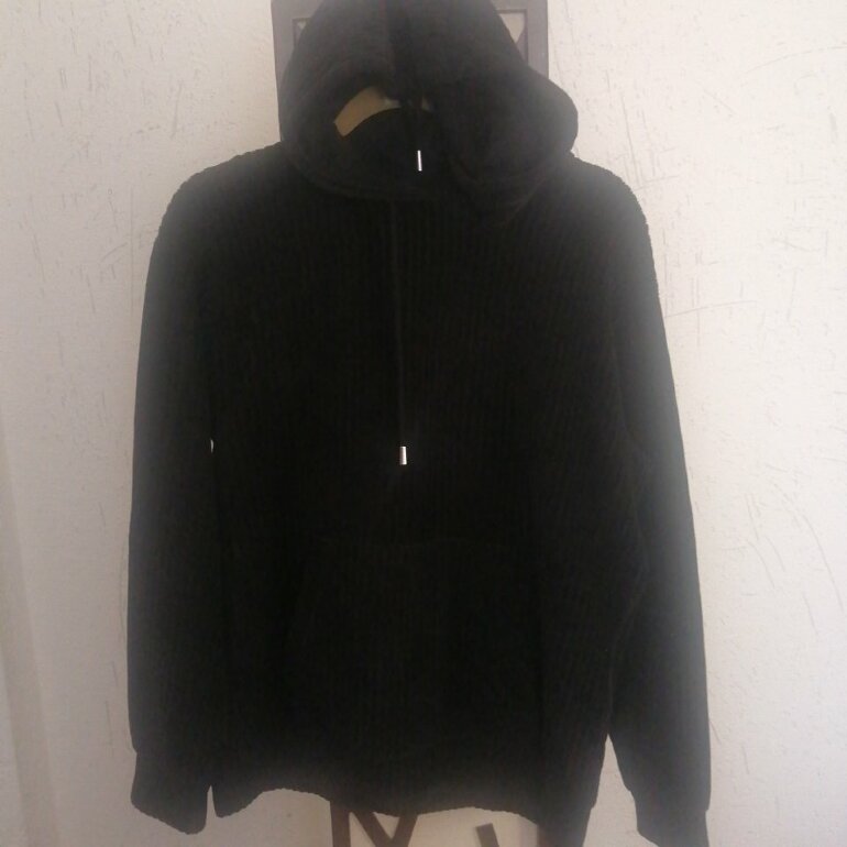 Sudadera negra con gorro de H\u0026amp;M de segunda mano - GoTrendier