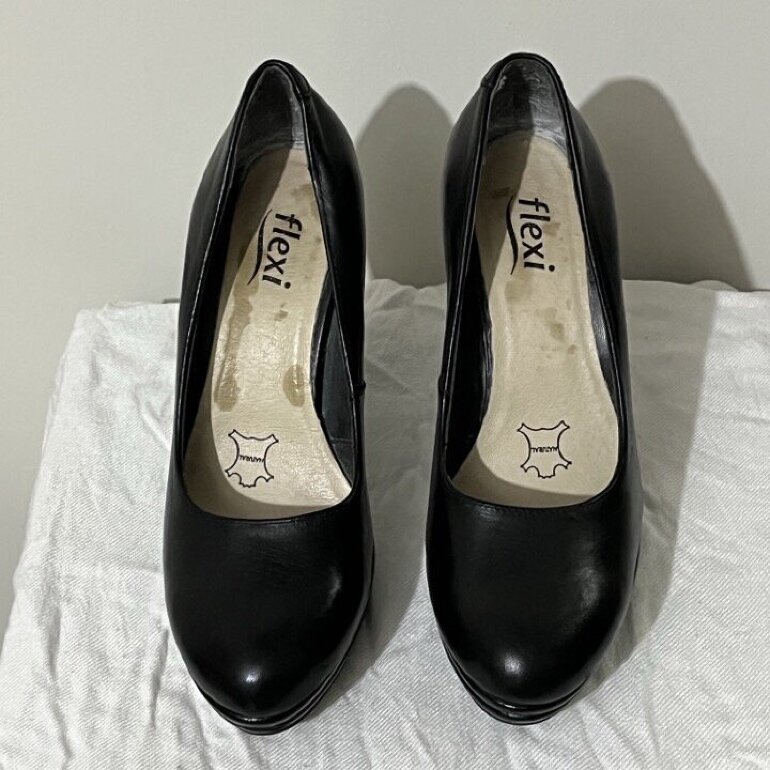 Tacones negros comodos de Flexi de segunda mano - GoTrendier