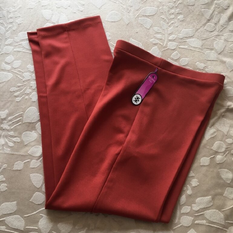 Pantalón de vestir con resorte de Otras marcas de segunda mano - GoTrendier
