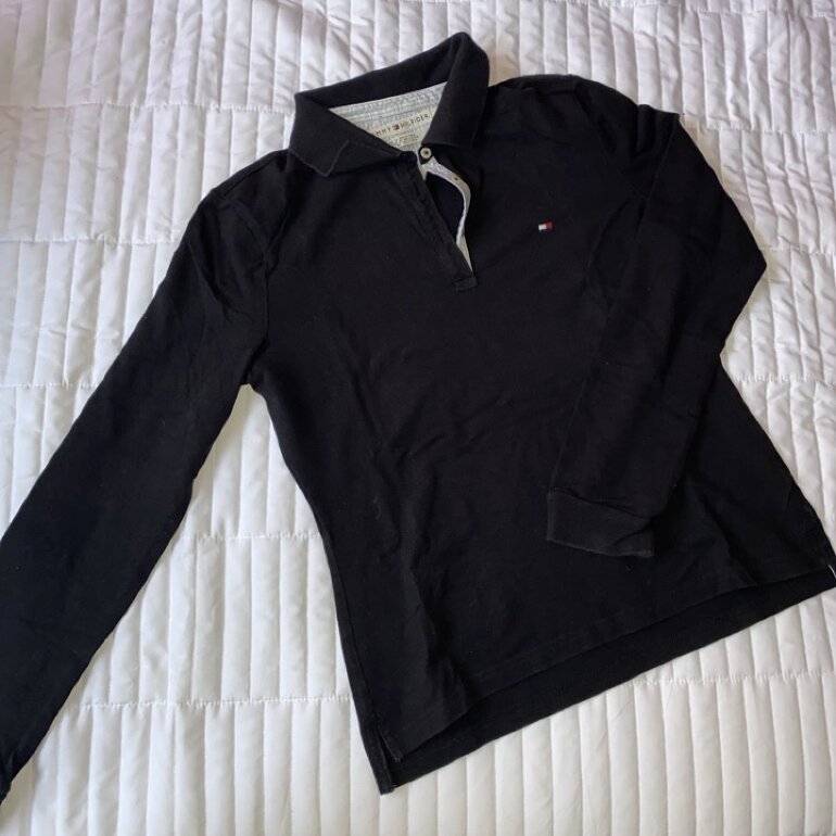 PLAYERA TOMMY NEGRA de Tommy Hilfiger de segunda mano - GoTrendier