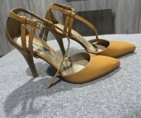 Zapatillas color mostaza de gota de oro de segunda mano - GoTrendier