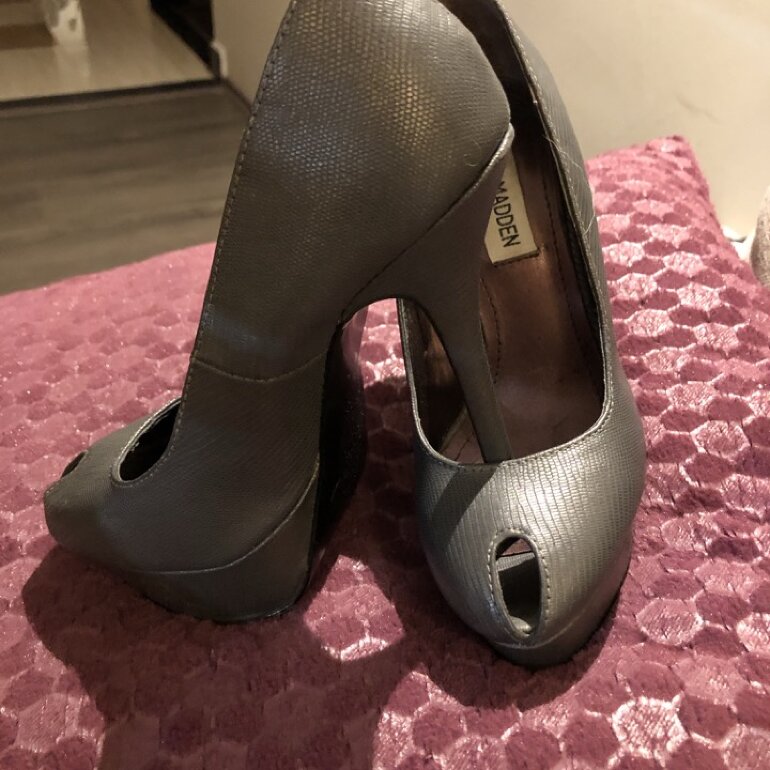 Zapatilla Steve Madden doradas de segunda mano - GoTrendier