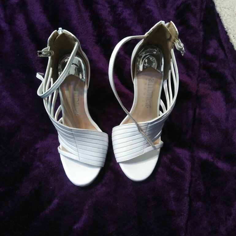 Zapatillas tiras blancas Andrea de segunda mano - GoTrendier