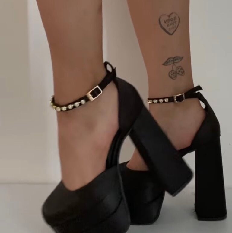 Tacones bratz negros de segunda mano - GoTrendier