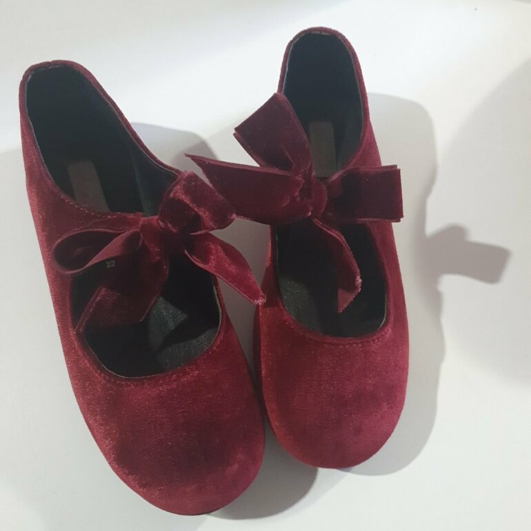 Flats de terciopelo color vino de Annik de segunda mano - GoTrendier