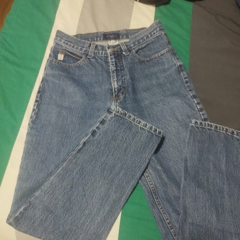Pantalon original guess de segunda mano - GoTrendier