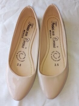 Zapatos beige de piso de Otras marcas de segunda mano - GoTrendier